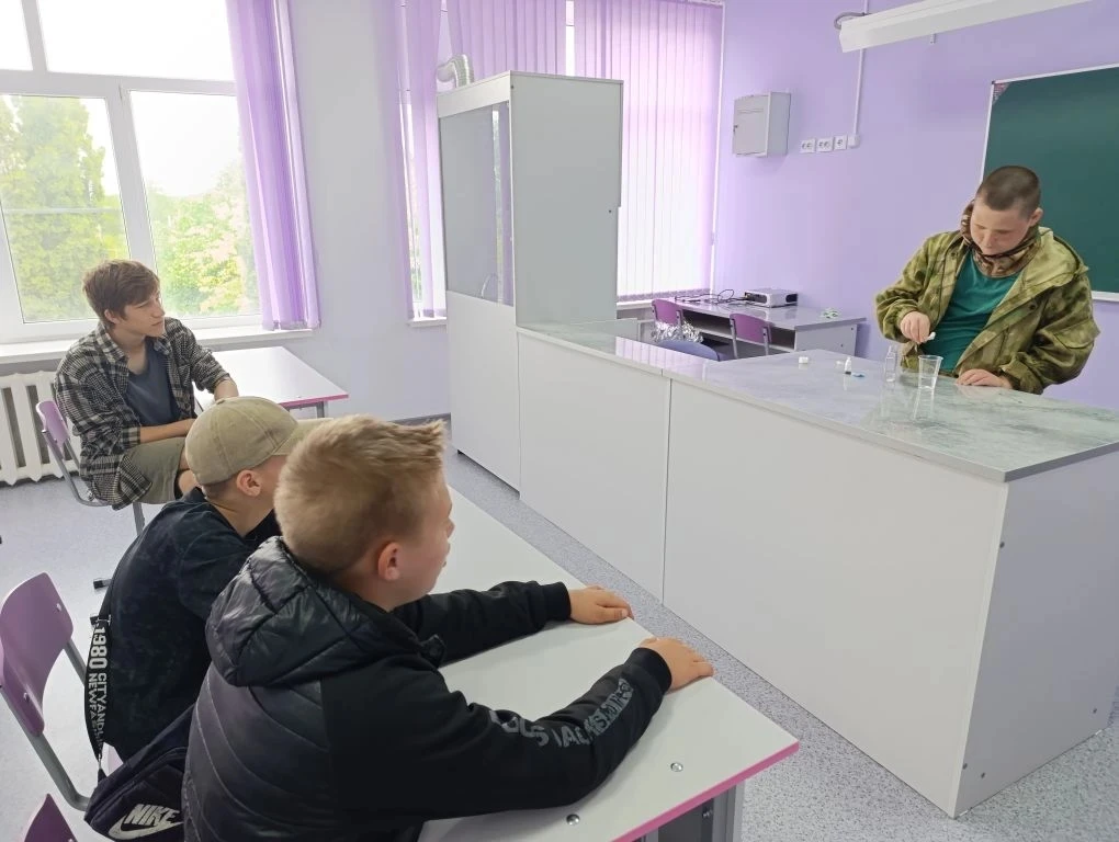 06.06.2026 г.
Волшебный светофор:" Химическое приключение".
Описание занятия:
Юные исследователи в у