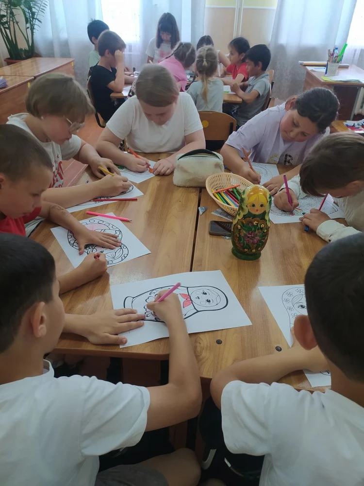 «Русская Матрёшка» 🇷🇺🪆

В преддверии главного государственного праздника ребята пришкольного лаге