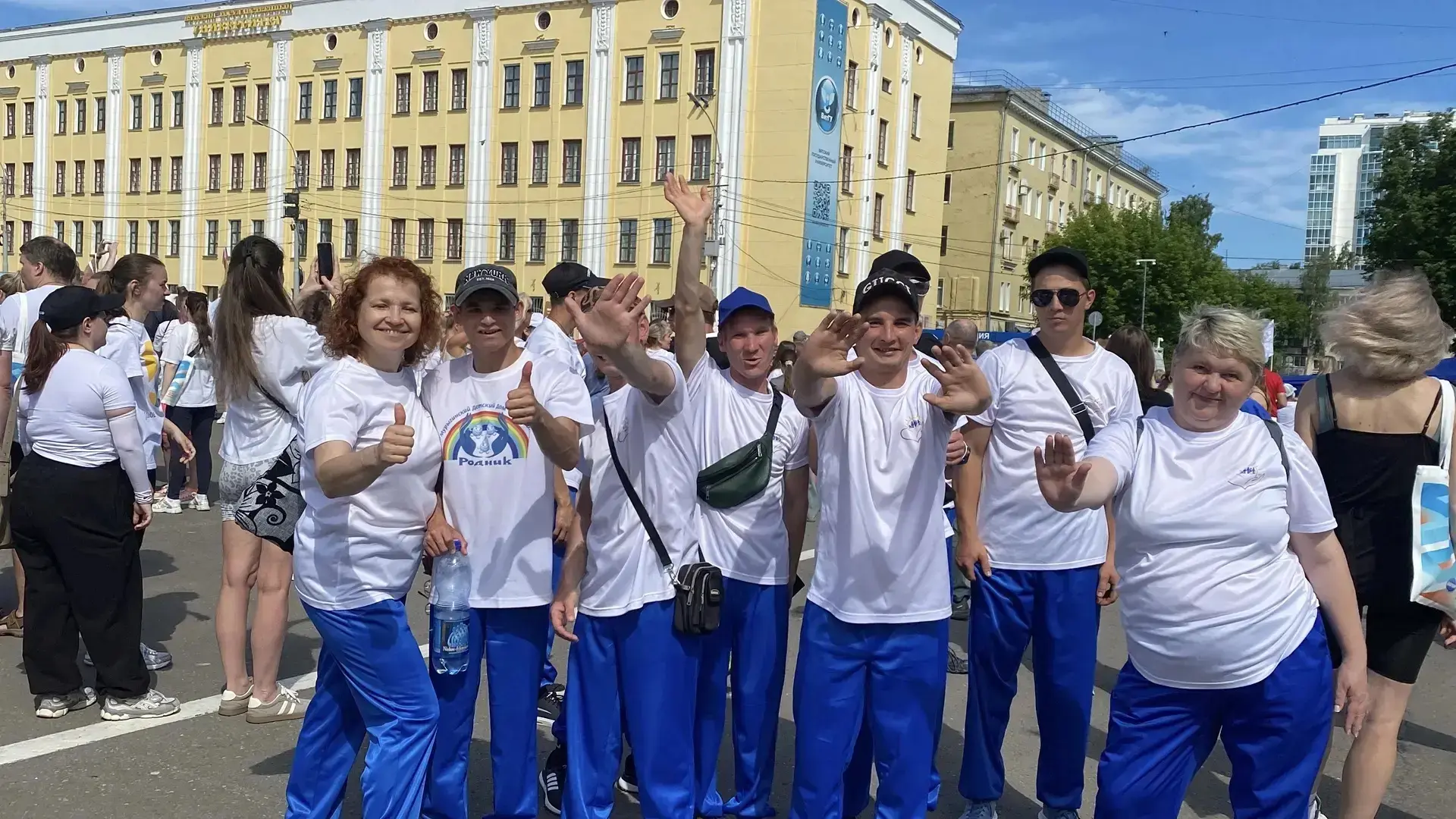 🇷🇺Физкульт-привет от дружной команды Мурыгинского дома-интерната "Родник"!