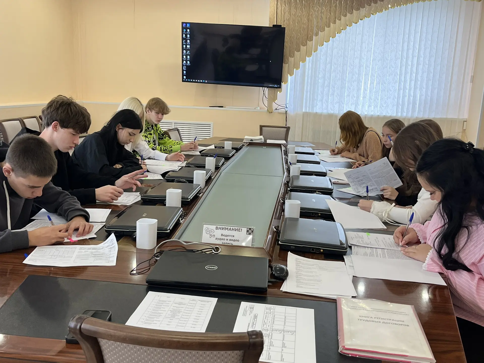 Мы продолжаем создавать возможности для наших подростков — помогаем им сделать первые ш...