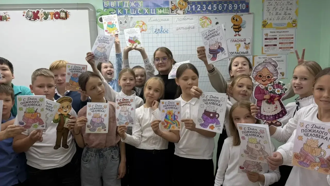 💥1б и 4б поздравили своих любимых бабушек и дедушек с праздником 💞