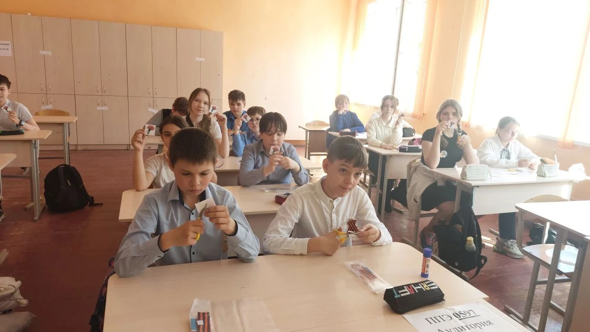 ✨ Мастер-класс «Георгиевская ленточка» — память, творчество, гордость! ✨  Сегодня в нашей школе цари