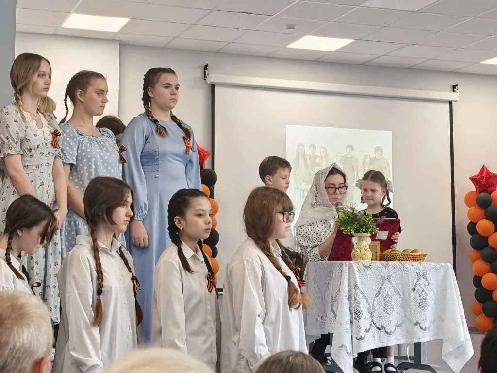 « Праздник со слезами на глазах».  Сегодня, 8 мая, в «Школе современного образования» прошел праздни