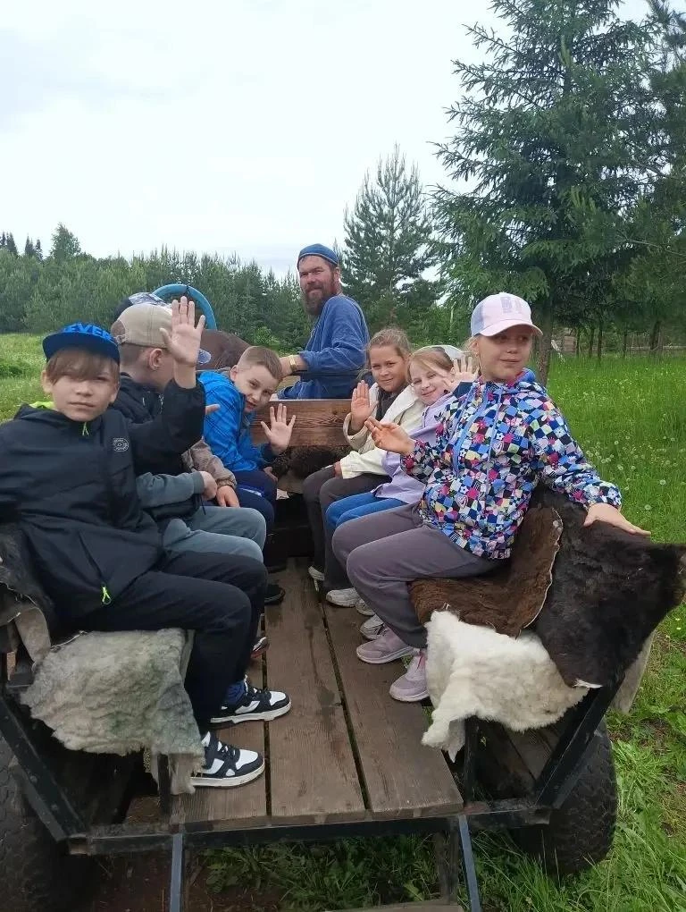 Шестой день (05.06.2026)

✅Лагерь «Ромашка» побывали «В гостях у Воеводы»
Вятский Воевода живет в эт