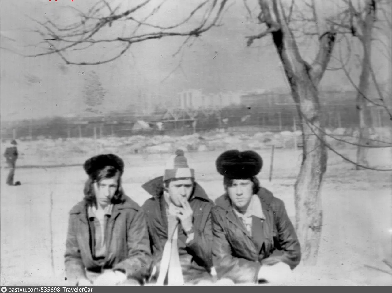 Во дворе