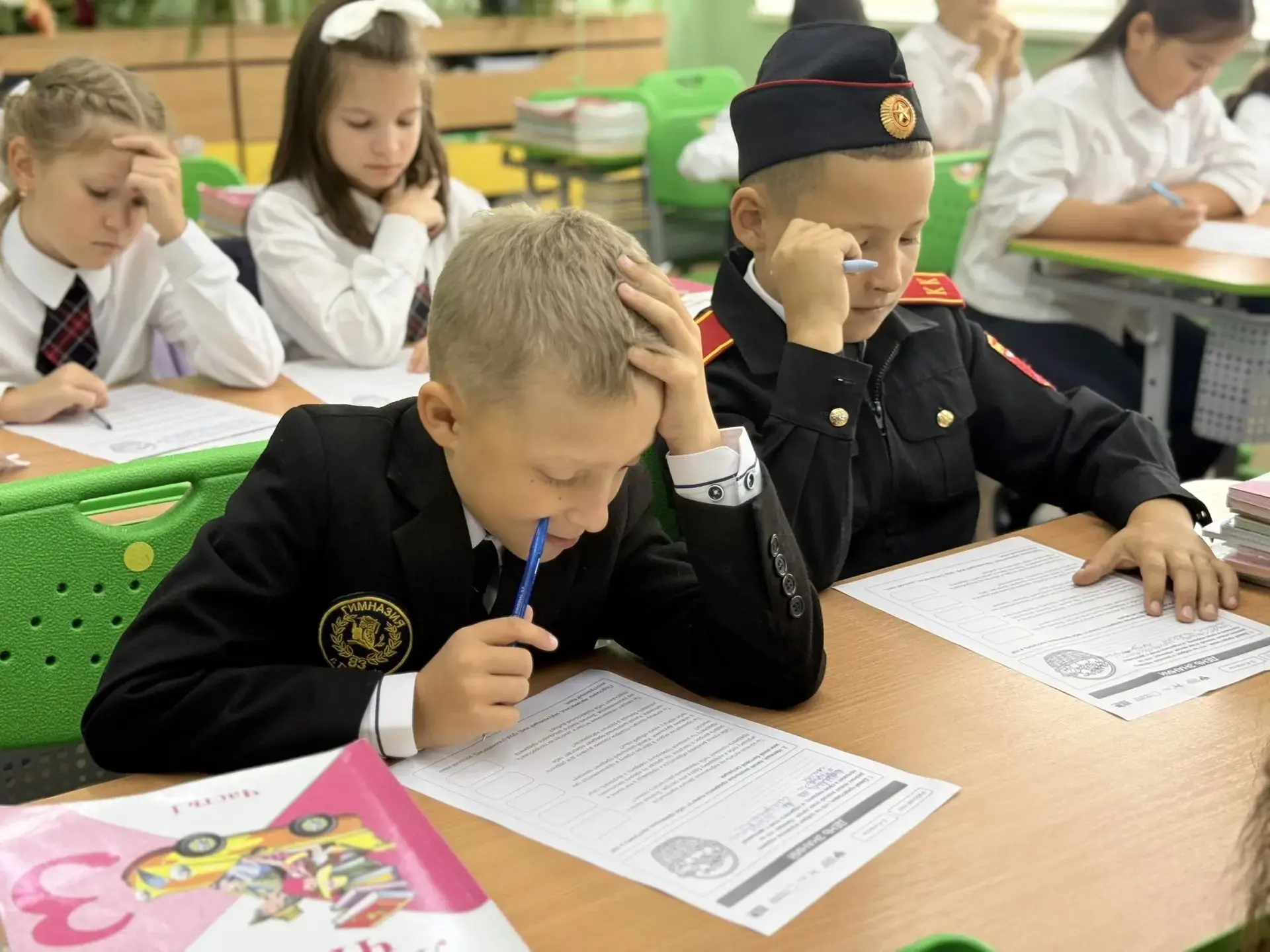 🎉Сегодня в гимназии прошли классные часы, посвященные 1 СЕНТЯБРЯ.