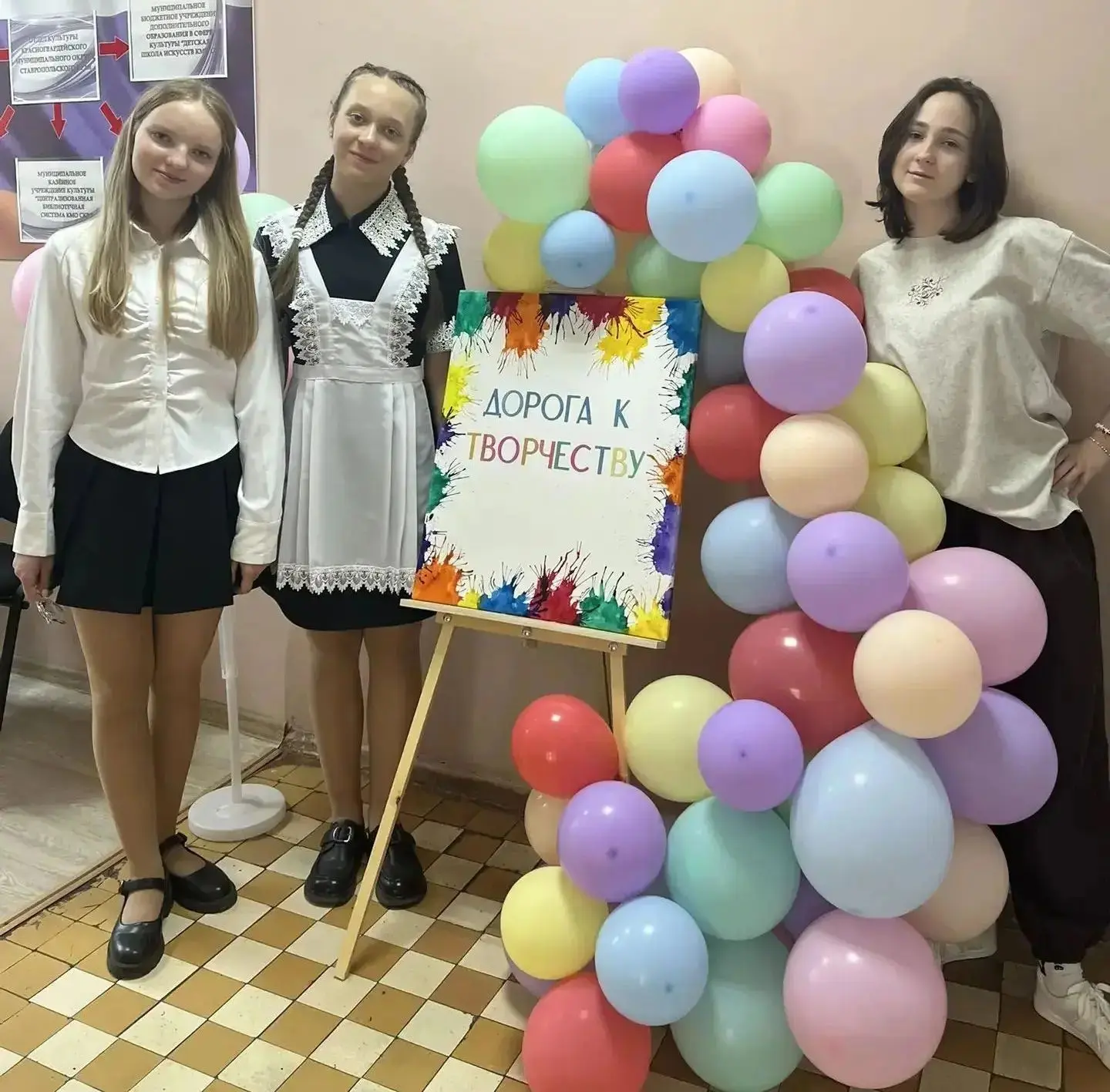Вот такая яркая и нежная , широкая и манящая в даль к открытиям "Дорога к творчеству" �...