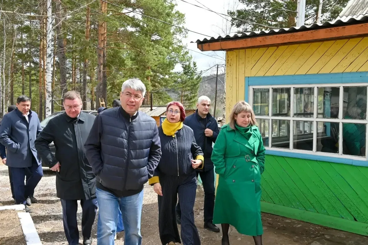 Осмотрел корпуса детского оздоровительного лагеря «Березка» в селе Челутай. Всего в нем 6 зданий 199
