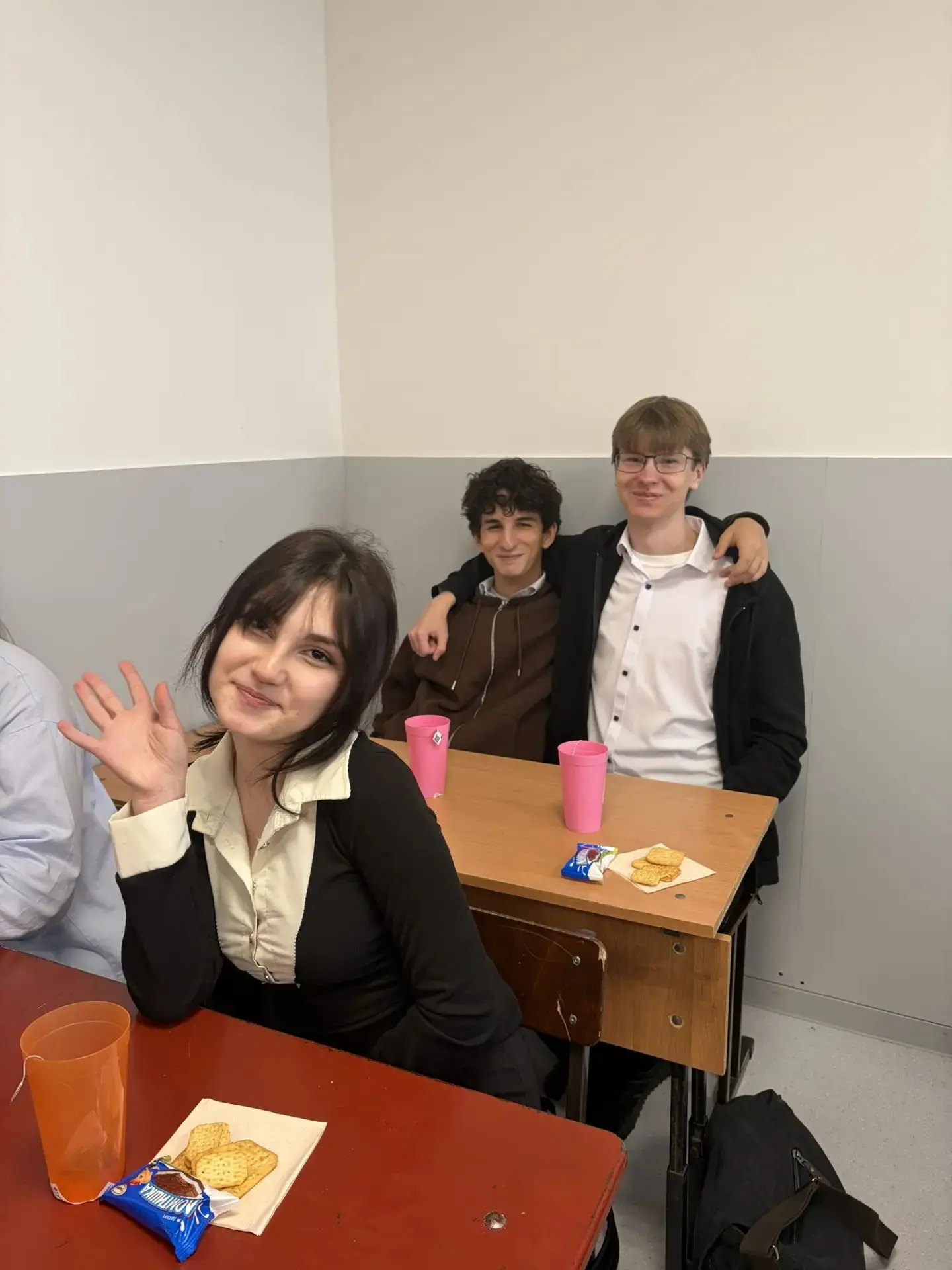 Учащиеся 10 «Б» класса , под руководством учителя биологии - Булатовой Д. З. провели «к...