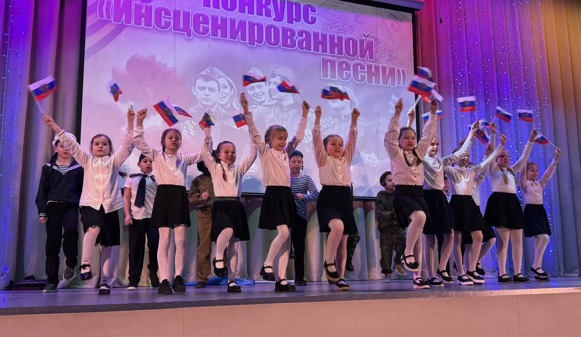 Когда второклассники выходят на сцену, даже «Катюша» звучит по-новому 🎭🌟  Фестиваль «Отвага, мужеств