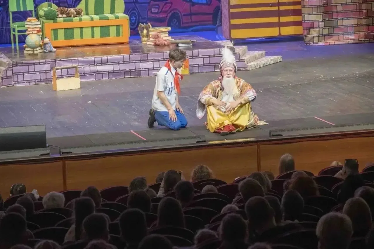 🎭Актёры краевого драматического театра «Забайкальской кадрилью» покорили зрителей из Хабаровского кр