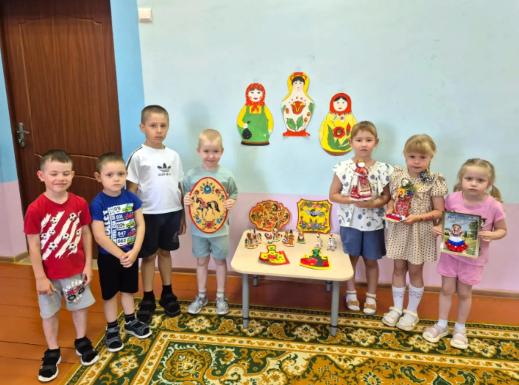 Сегодня в дошкольной группе состоялся  День фольклора.  Проведен конкурс декоративно - прикладного т