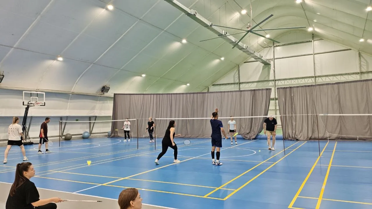 🏸 В минувшие выходные любители бадминтона впервые опробовали многофункциональный спорт...