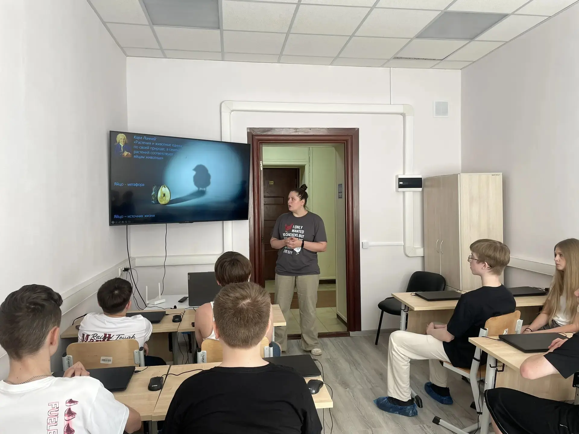 🔬 22 мая 7 «Б» совершил тур в мир больших наук в ФИЦ ВИЖ им. Эрнста! 🎓  Птичья тема захватила нас с 