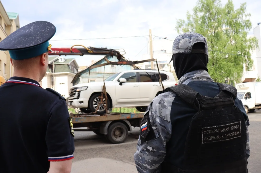 Архангелогородец из-за долгов лишился внедорожника Toyota Land Cruiser  В Соломбальском районном отд