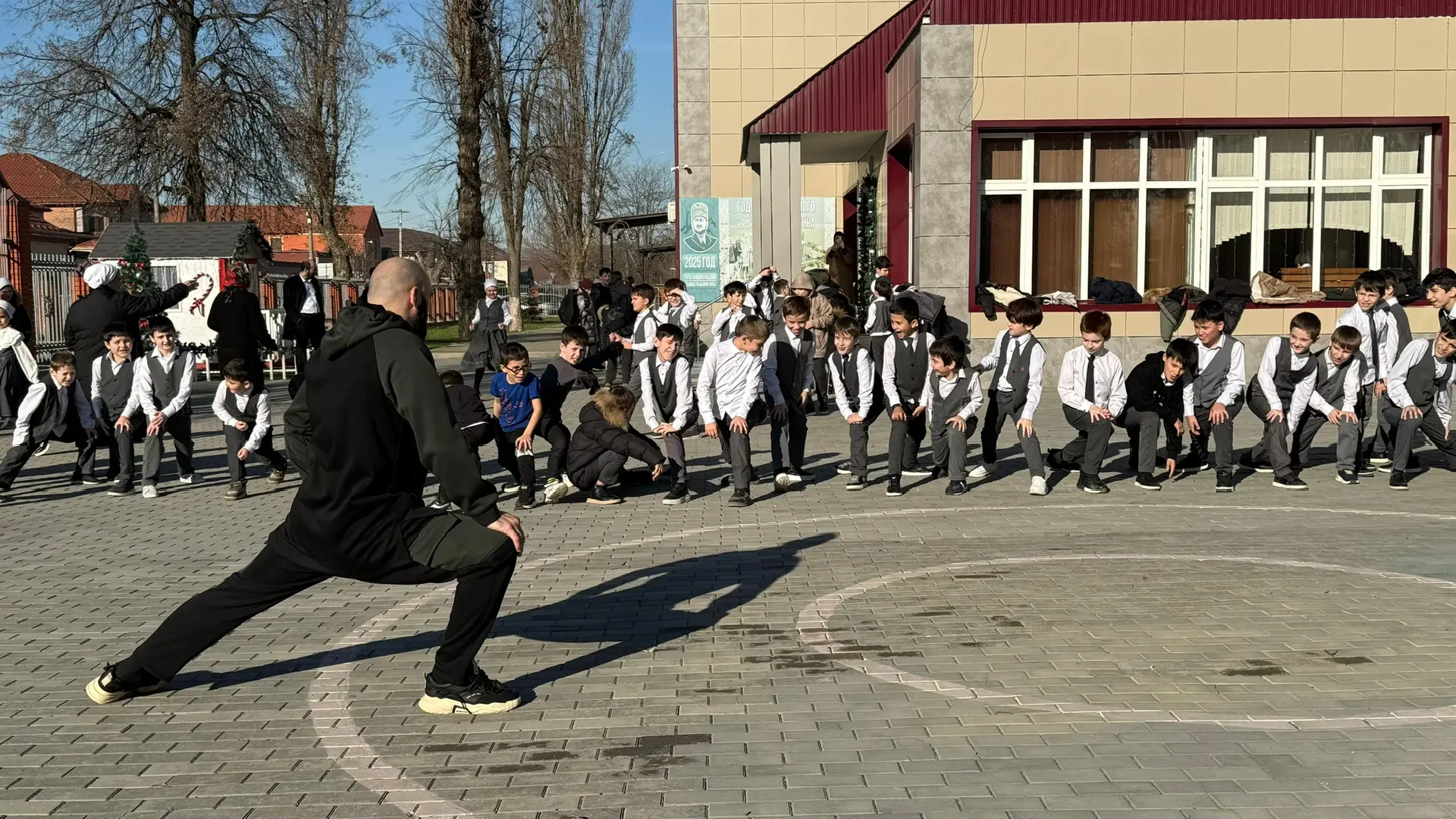 ЗАРЯДКА С ЧЕМПИОНОМ   18 декабря 2025 года учащиеся МБОУ "СОШ №15» г. Грозного присоединились к Всер