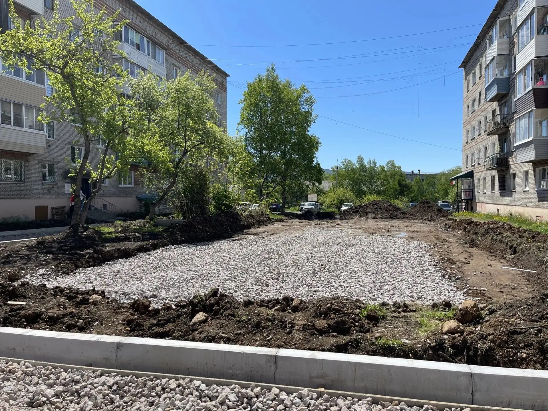 В городе Советская Гавань ведутся работы по обустройству дворовых территорий в рамках программы «Бла