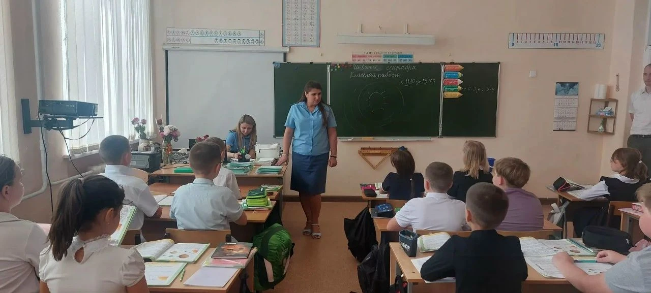 В нашей школе состоялась важная встреча: перед учениками выступила представитель прокур...