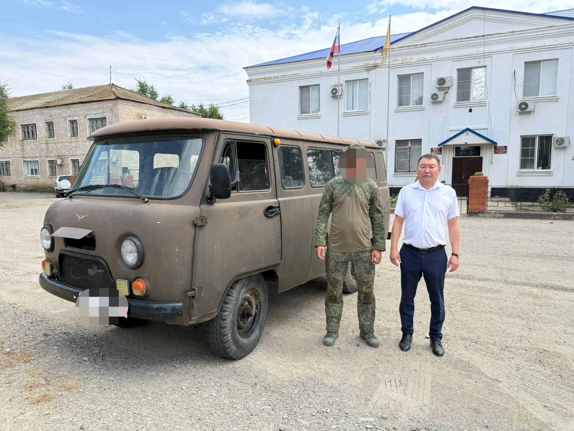 🇷🇺 Бойцам СВО отправили автомобиль УАЗ «Буханка».

Боец с позывным «Казак», принимавший автомобиль