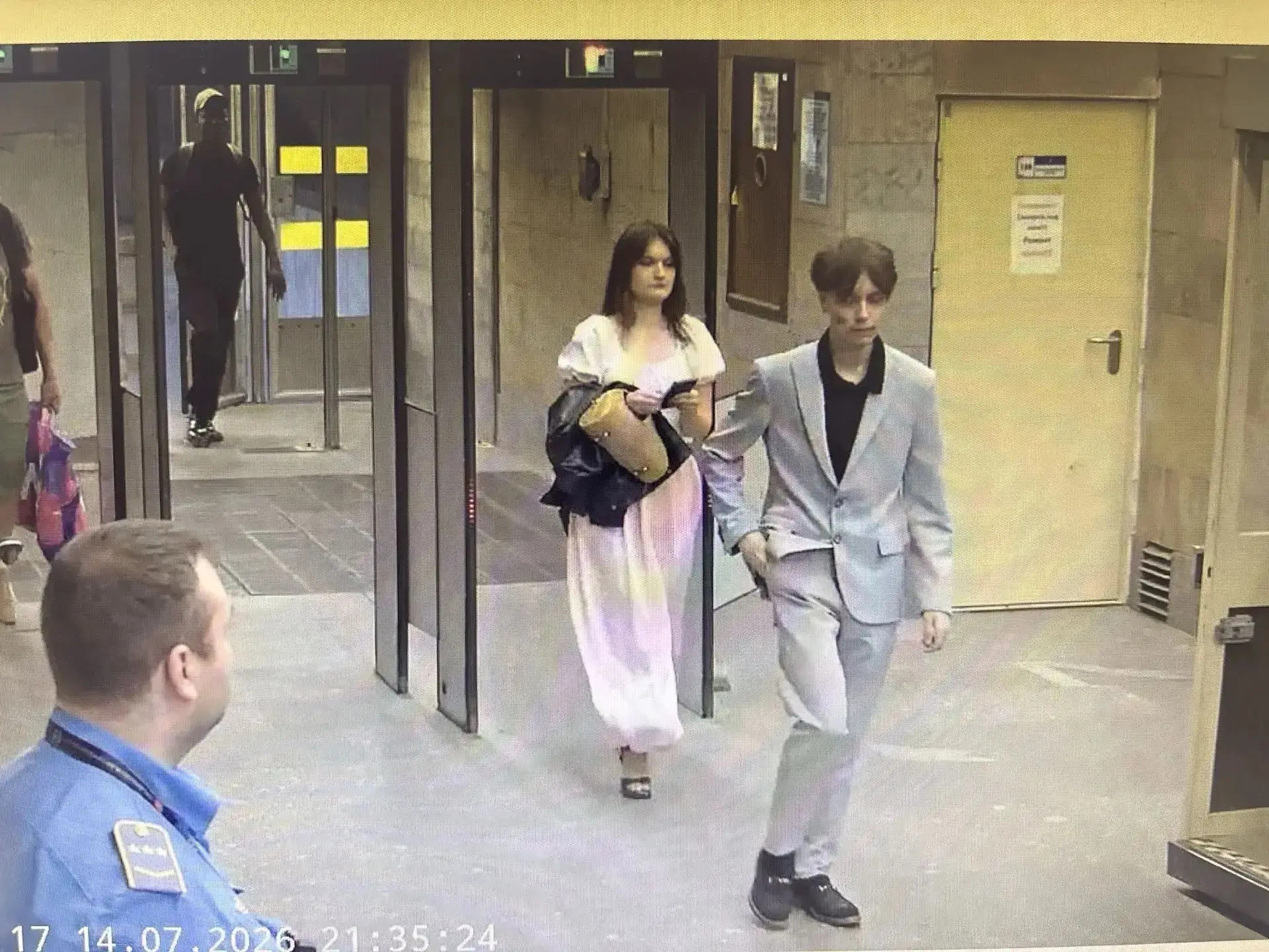 Милиция прислала фото с данной девушкой.Может быть кто-то знает её или видел.У него лиц...