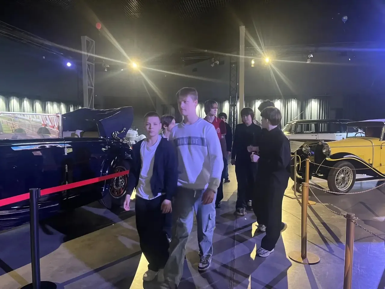 🚗 Экскурсия в Музей Гаража особого назначения  🚘 Ученики 8 класса «А» и 8 класса «В» посетили экскур