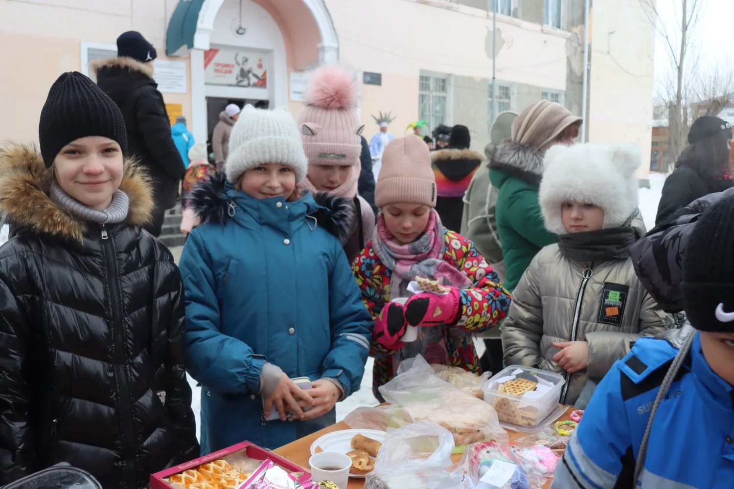 Уважаемые родители, ученики и друзья школы №131!  В этот праздничный день Масленицы с удовольствием 