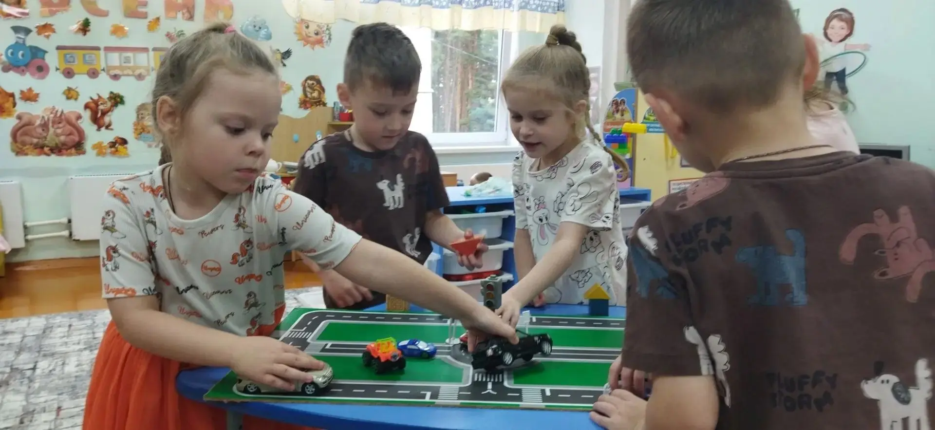 Безопасность - прежде всего: как в детском саду прошёл месячник пожарной и дорожной без...