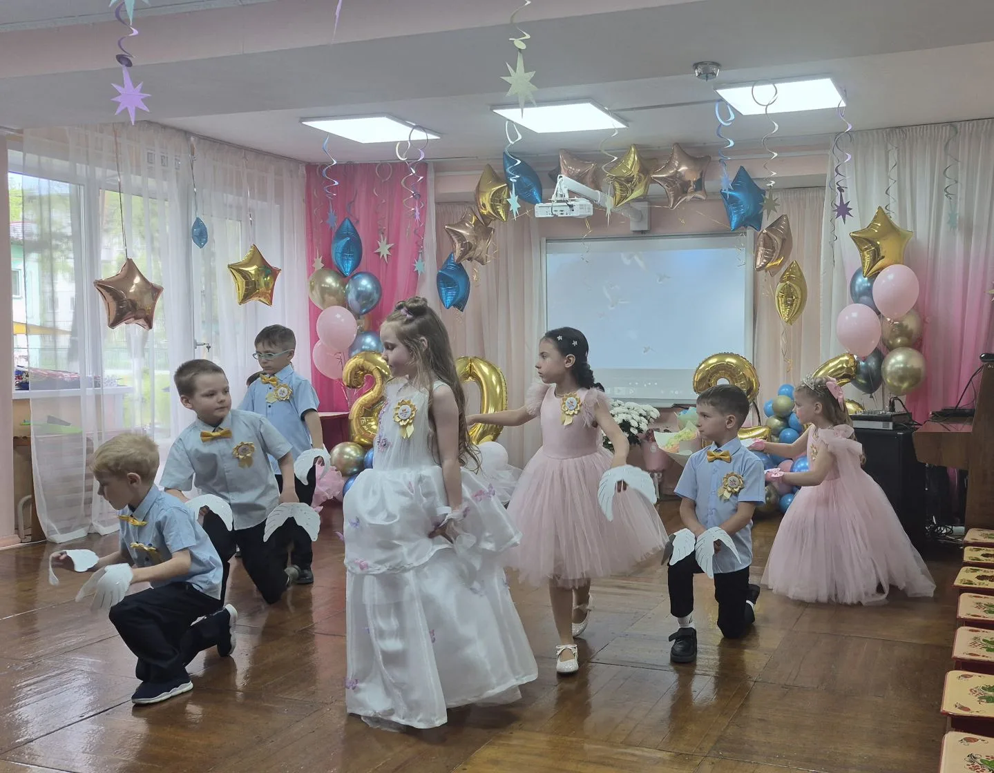 🥳Делимся яркими моментами с выпускного бала! ❤️