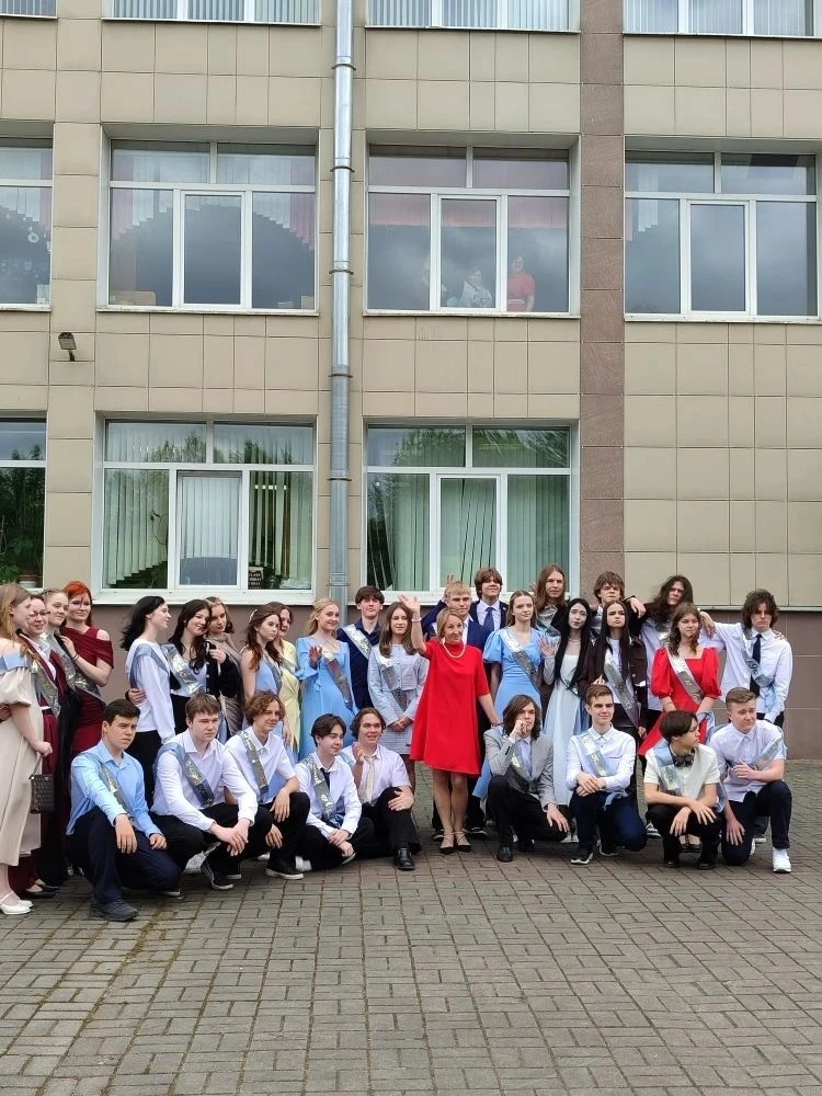 Вот и отзвенел последний звонок для 9-х классов... 🎓