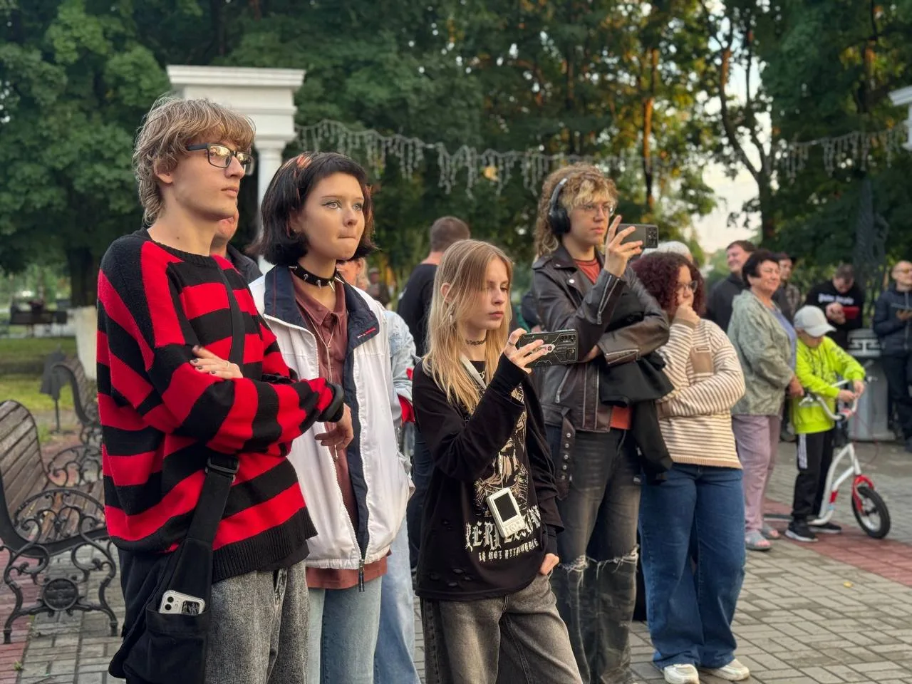 🎶 В Борисоглебске концерт «Настроение-лето!» прошёл несмотря на сильный дождь.

В Борисоглебске про