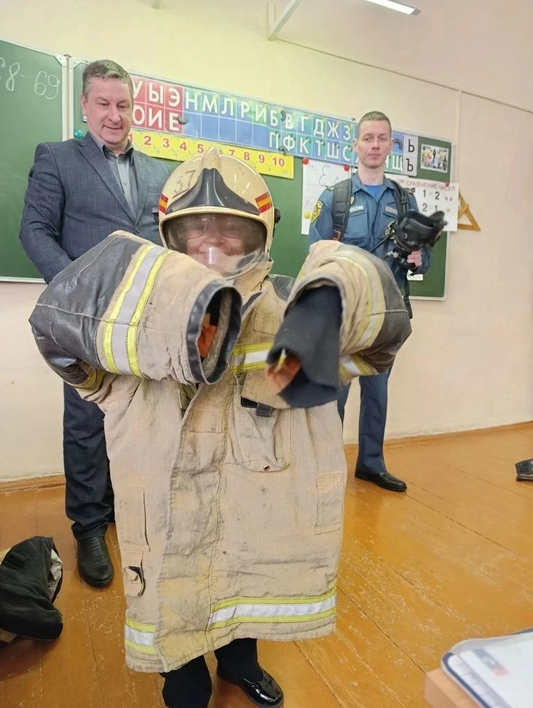 🔥🚒 Сегодня в начальном звене МБОУ "Еткульская СОШ" прошли открытые уроки мужества, которые оставили 