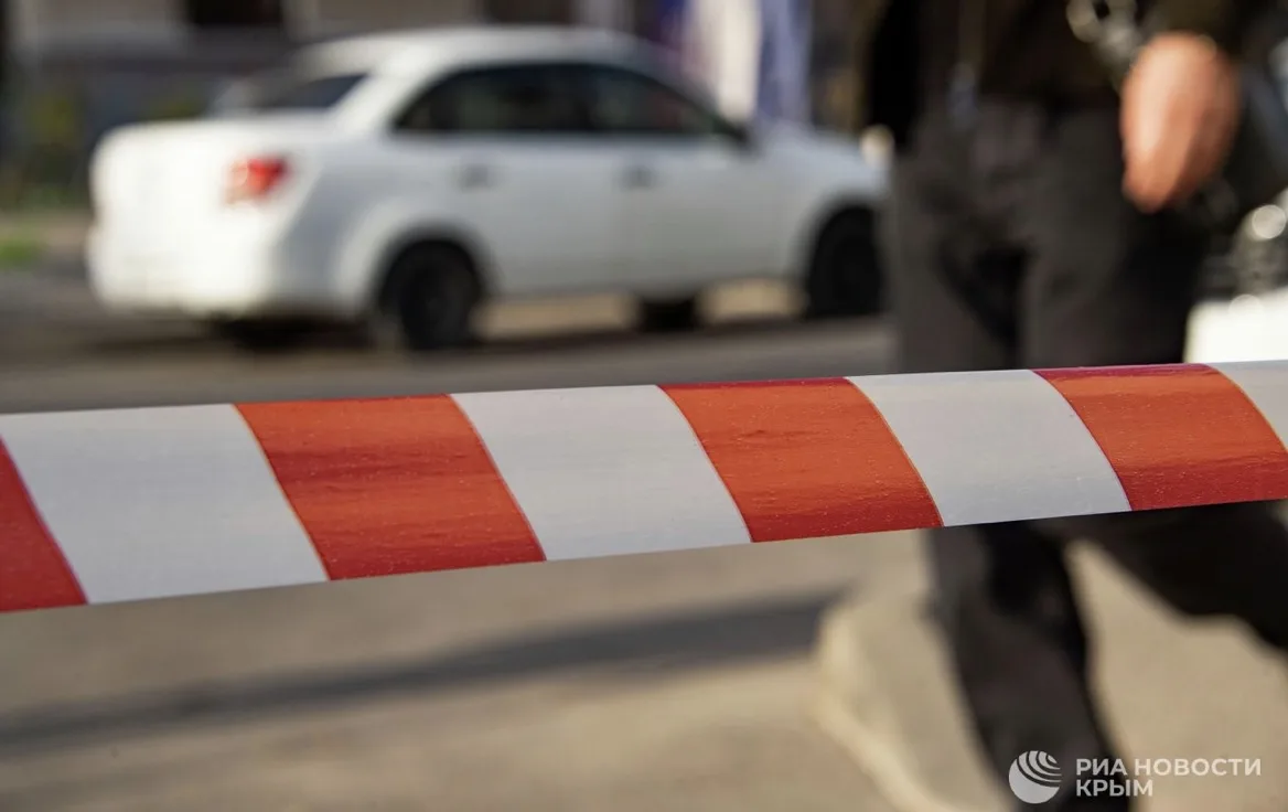 В городе Гуково Ростовской области дрон ВСУ ударил по многоэтажке – пострадала женщина.