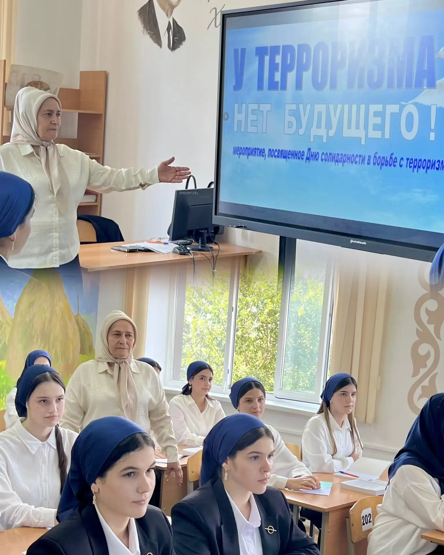 Педагог-психолог Гудермесского педагогического колледжа Маллаева Загра Амхадовна провел...
