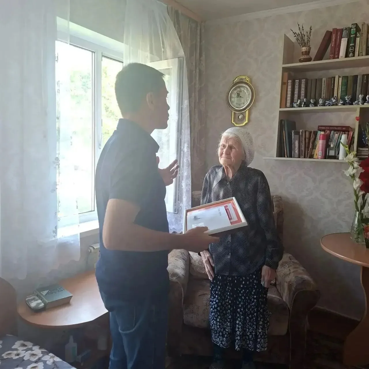 В Тюмени поздравили со столетним юбилеем труженицу тыла Анну Григорьевну Елохину.