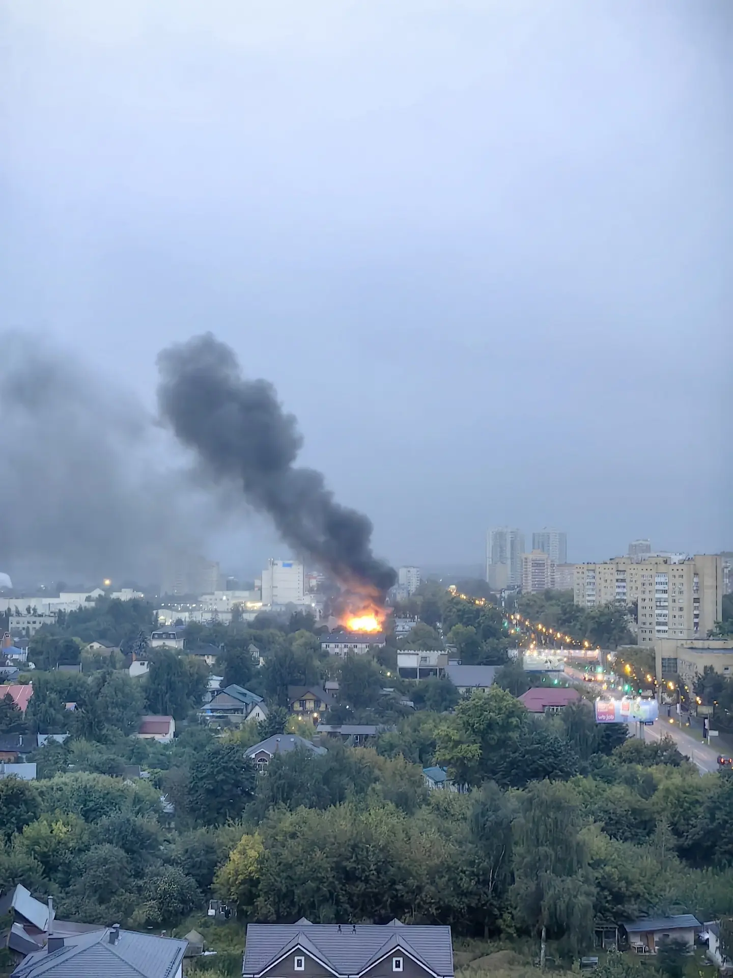 🔥 В Красногорске на Ильинском шоссе загорелся частный дом.