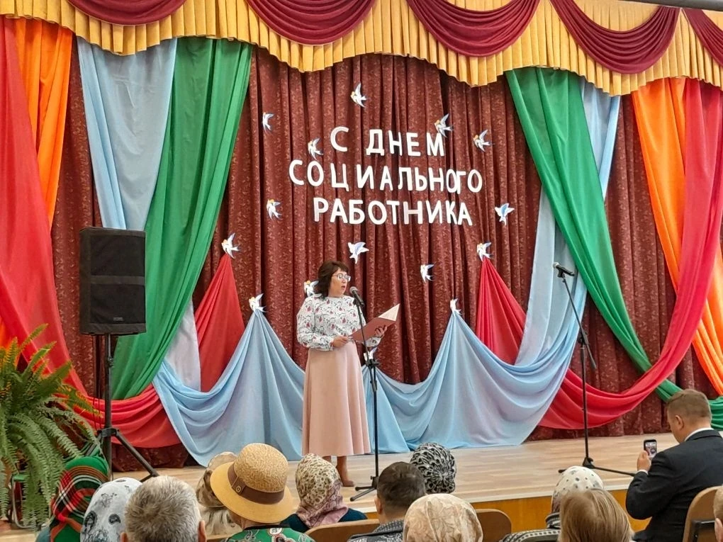 В преддверии профессионального праздника, Дня социального работника, в нашем доме-интернате состояло