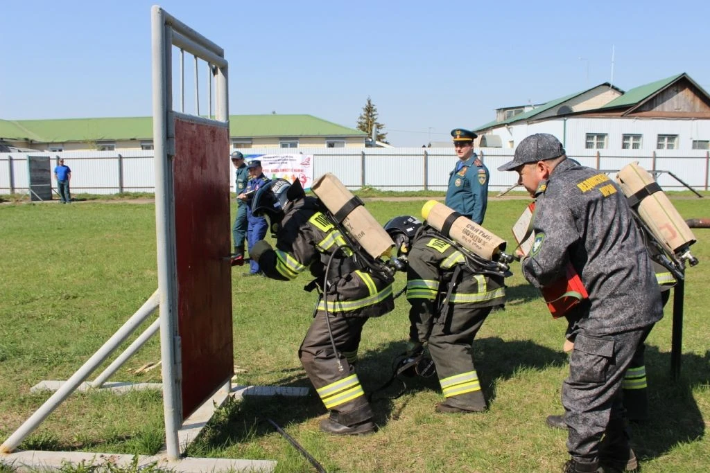 🚂🔥 Соревнования звеньев ГДЗС в гарнизоне г. Агрыз  На базе пожарно-спасательного гарнизона г. Агрыз 