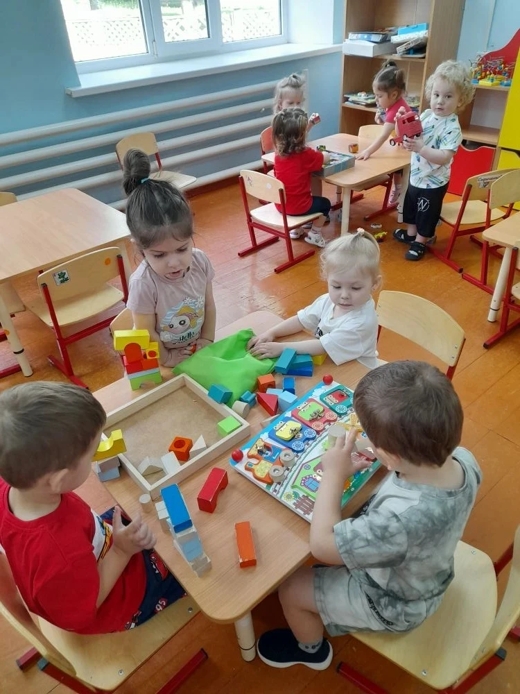 Настольные игры из кубиков в  группе "Ягодки " — это простые и безопасные занятия, кото...