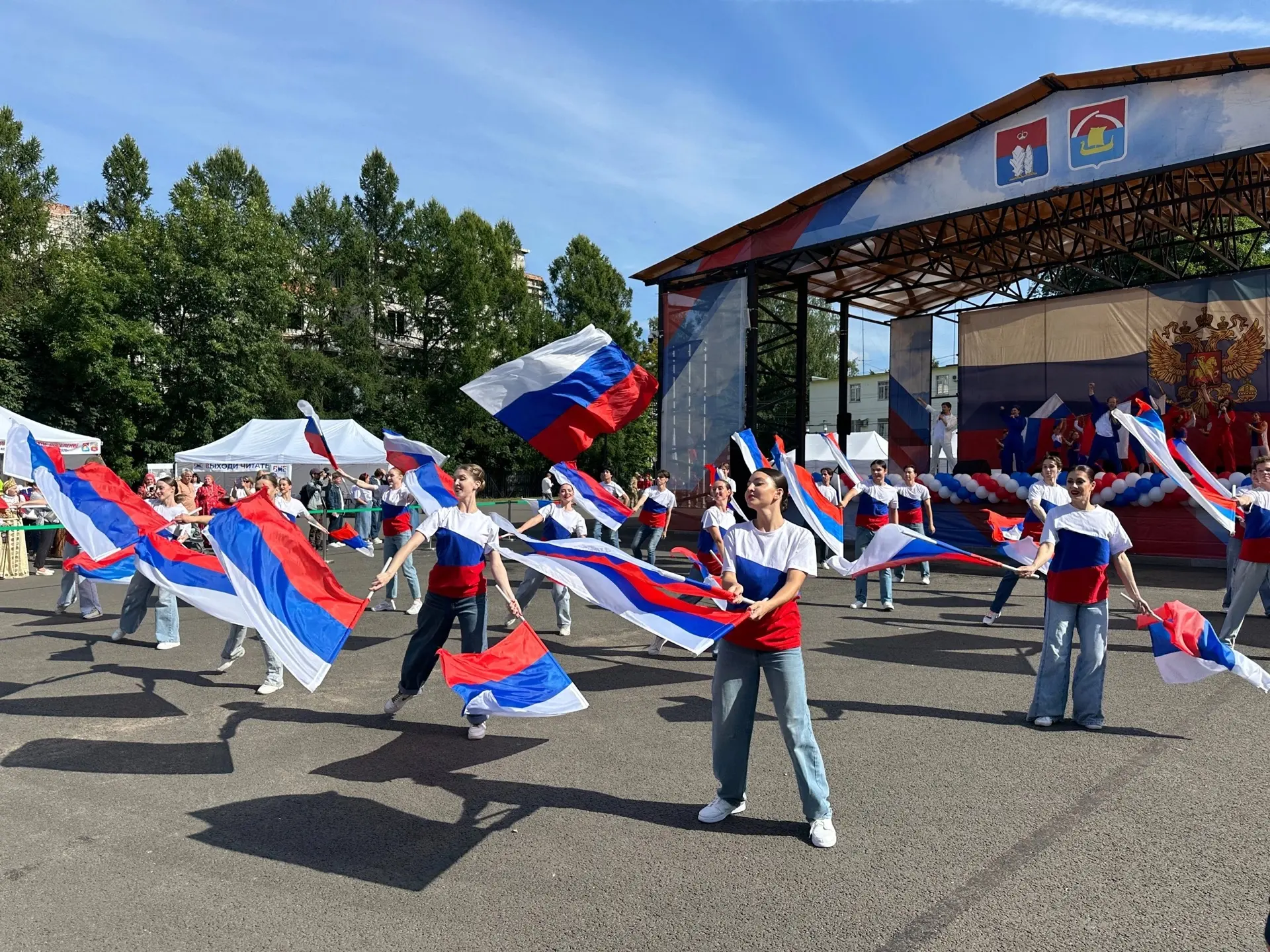 👏🏻Сегодня бело-сине-красные ленты протянулись через весь Всеволожский район. От молод...