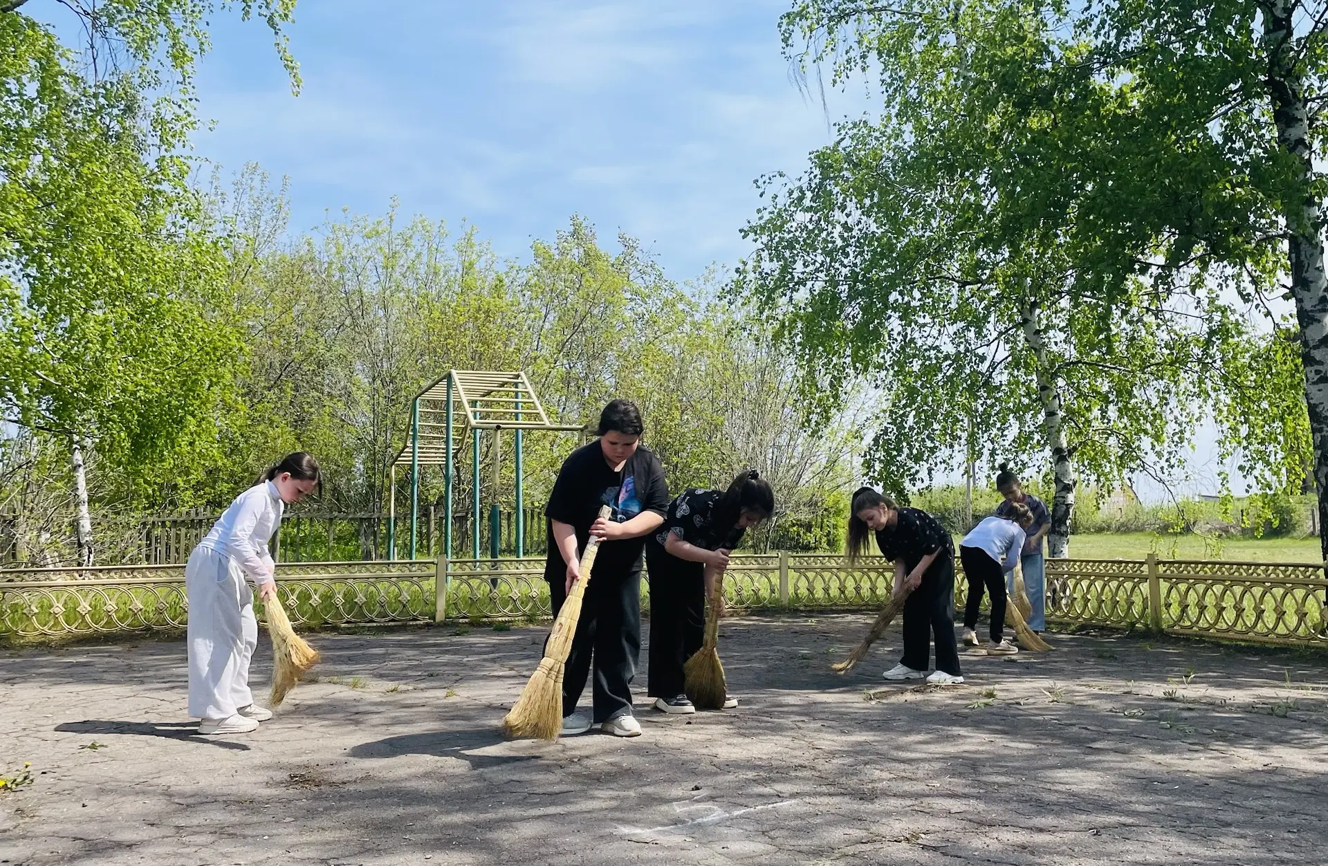 Фоторепортаж с майского субботника