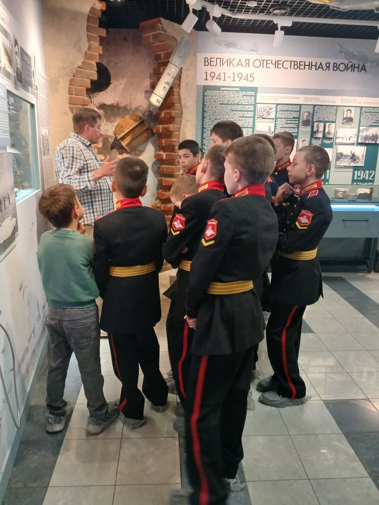 💫 Воспитанники Екатеринбургского суворовского военного училища на экскурсии в Музее ВД...