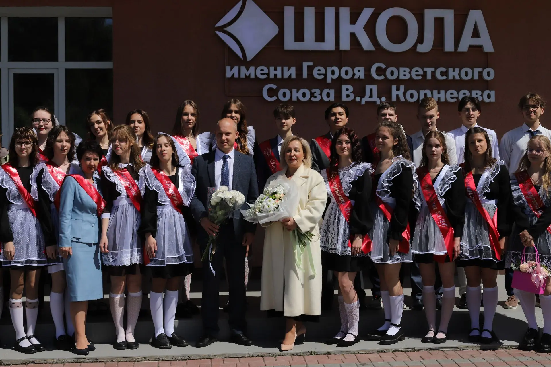 Школьные годы чудесные... Они правда закончились? 😢📚  Сегодня в школе Корнеева случилось то, что зас