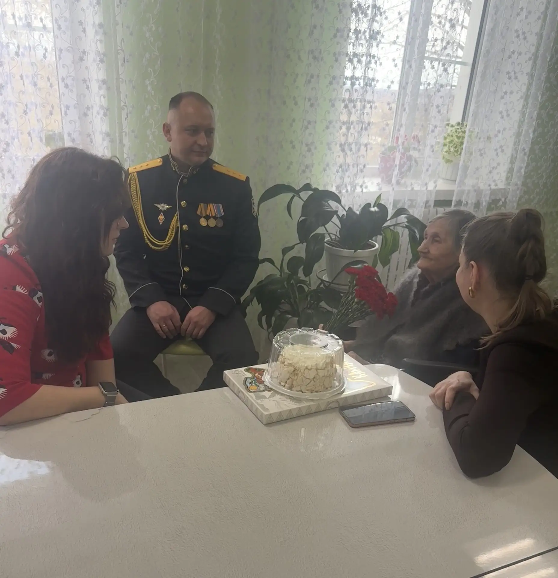 В преддверии Дня Победы, в рамках всероссийской акции «Наследники Победы», члены Молоде...