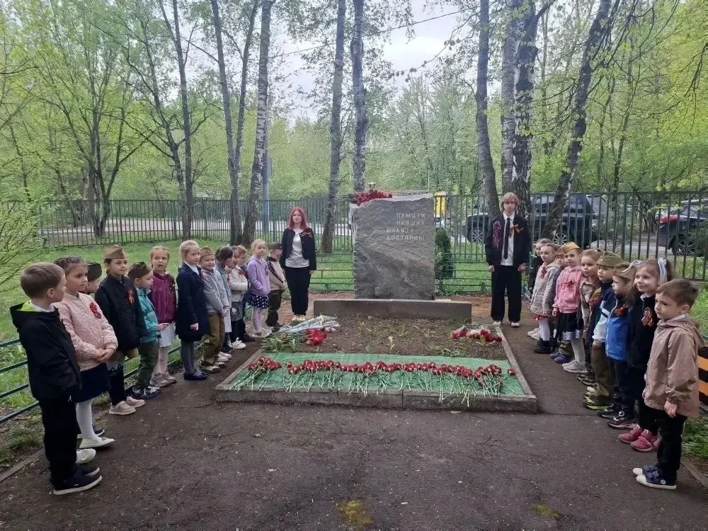 🎗В преддверии Дня Победы наши дошколята посетили школьный музей "Бухенвальдский набат".  💫Экскурсия 
