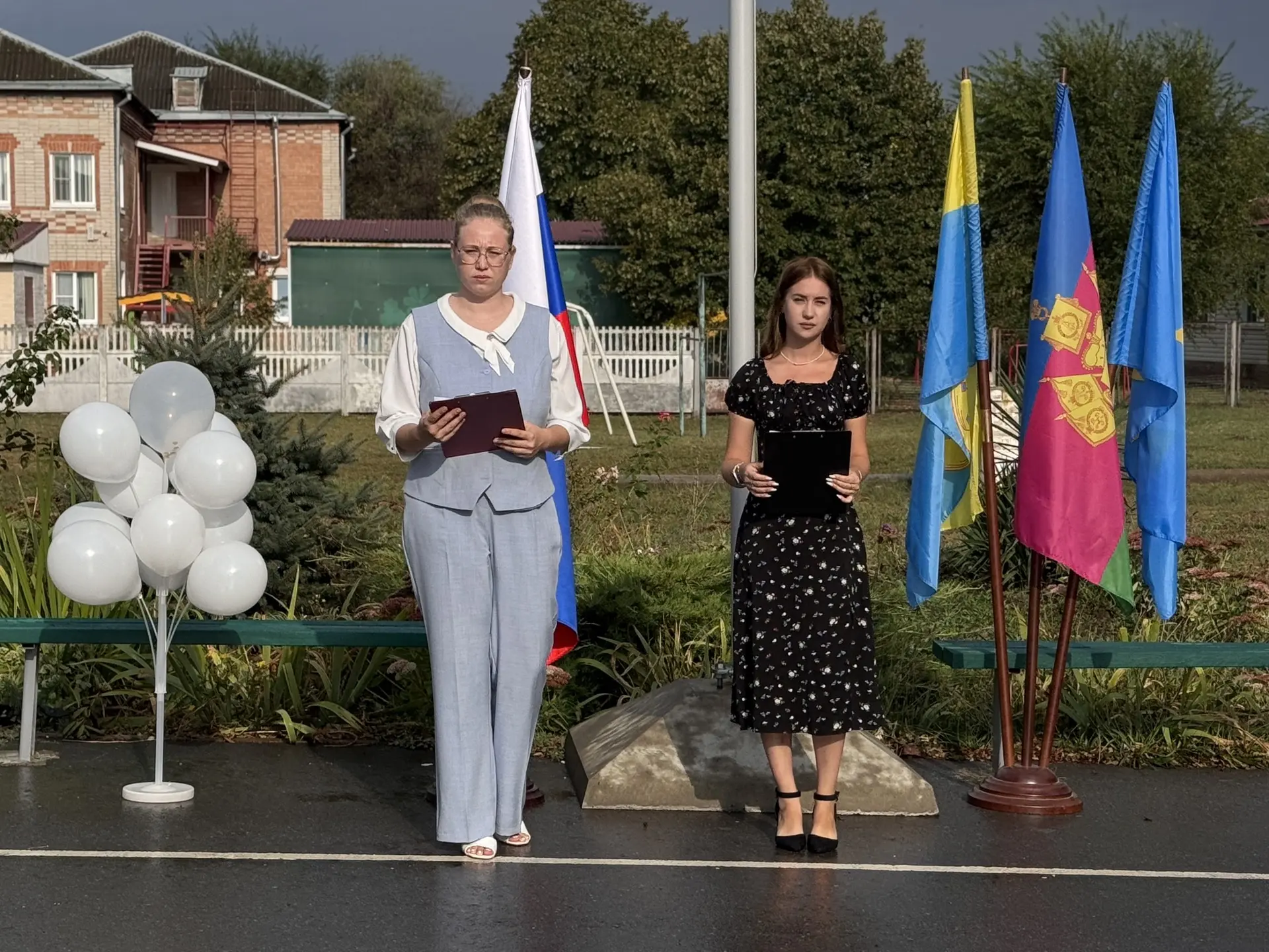 🕊 В нашей школе прошла линейка, посвящённая 3 сентября — Дню солидарности в борьбе с т...