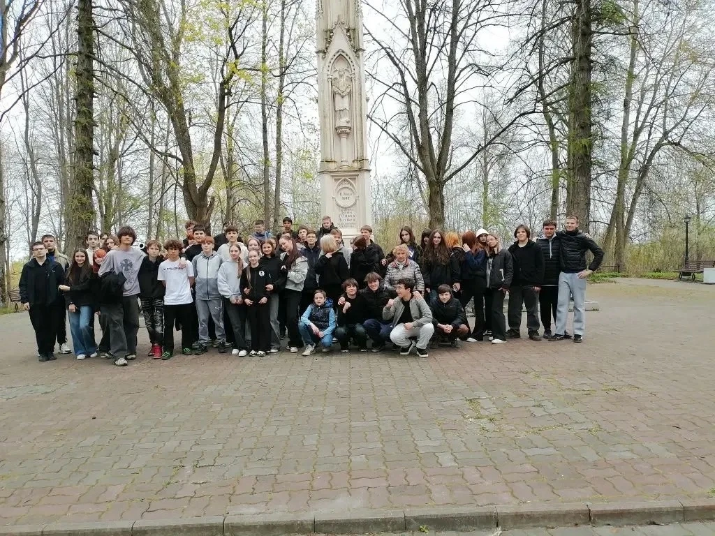 🎖️Поездка по местам боевой славы  30 апреля учащиеся 8-х классов посетили экскурсию по историческим 