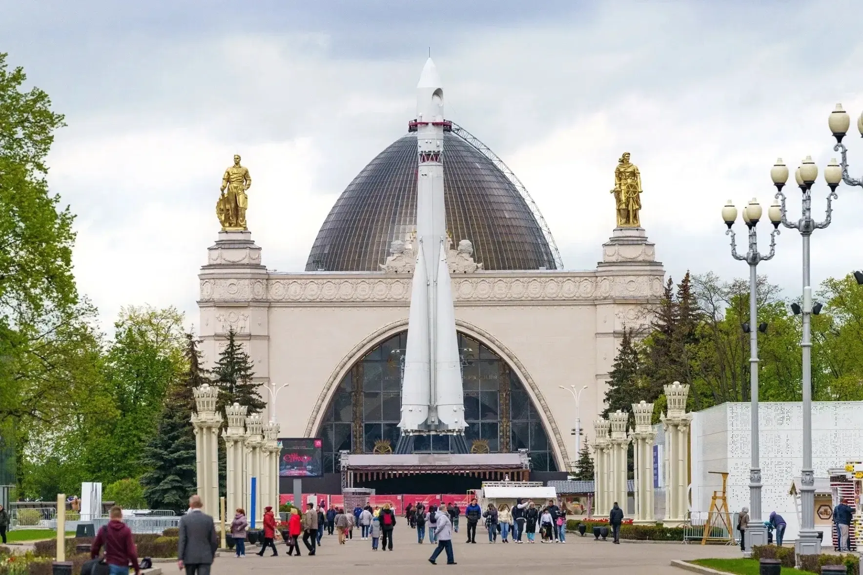 До 9 октября на ВДНХ проходит Всемирная неделя космоса.