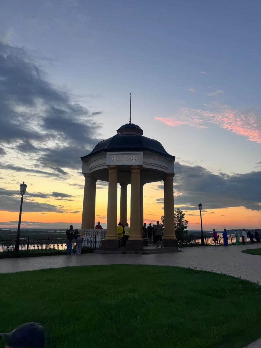 Когда закат становится главным событием вечера🌇