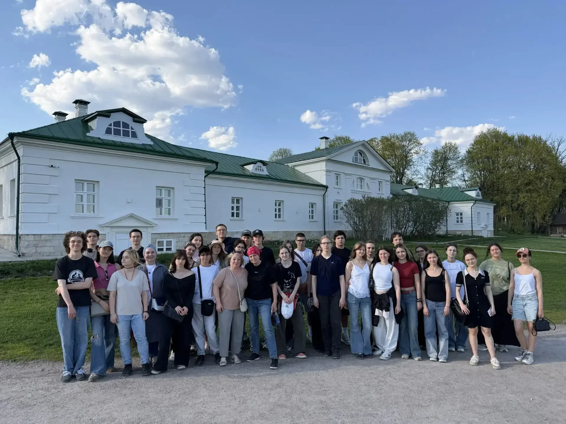 4 мая группа лицеистов 9 Б и 10 В класса прибыла в город-герой Тула. День первый для лицеистов был о