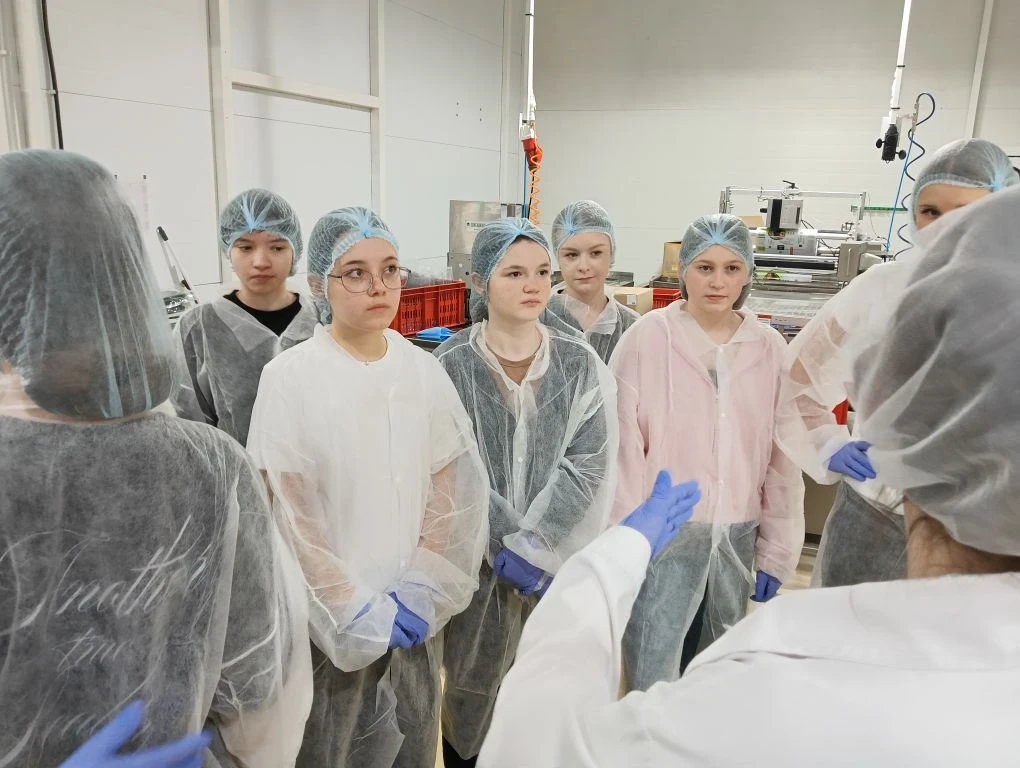 🏭 В мире профессий: наша экскурсия на «Мидори Евразия»! 🚀  Сегодня, 17 апреля, учащиеся нашей школы 
